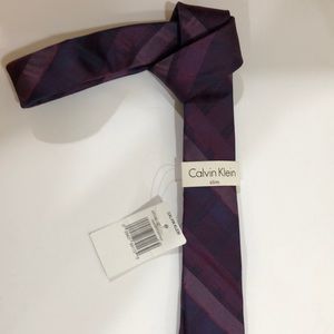 NWT CALVIN KLEIN MEN’s TIE purple.
